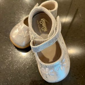 See Kai Run Early Walker size 6 girls Silver Mary Jane shoes